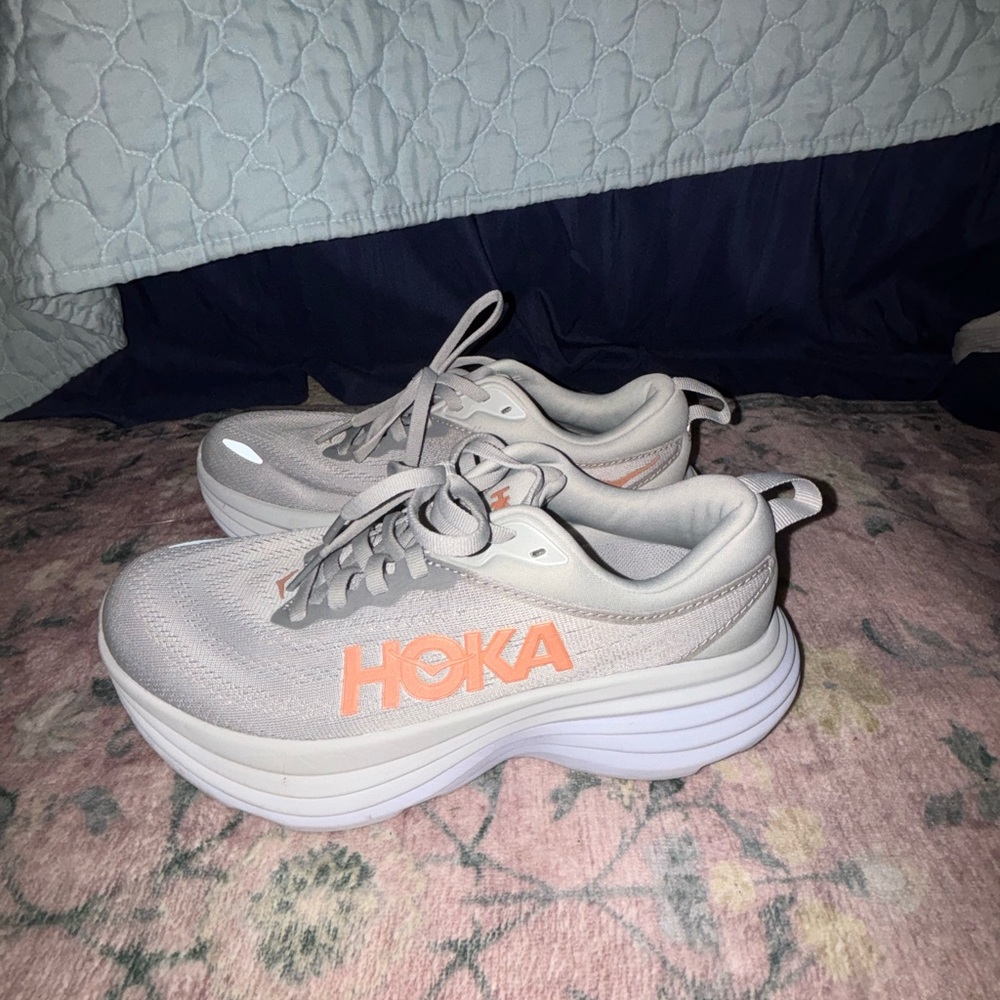 Hoka One One Women's Shoes - Light Gray and Peach Bondi 8